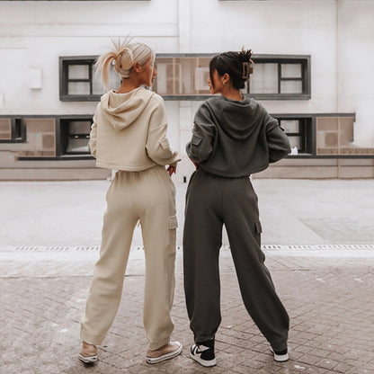Chic and Style women's sports lounge set with cropped hoodie and wide jogger pants