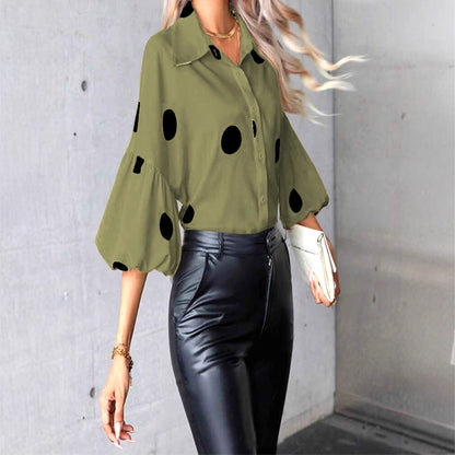 Chemisier pour femmes avec un motif de points sur toute la surface et des manches volumineuses Chic und Stil
