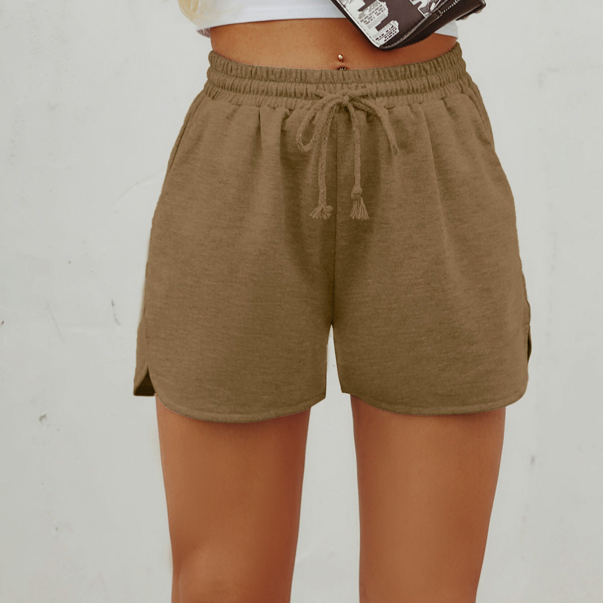 Shorts de sport pour femmes avec taille élastique et fentes latérales Chic und Stil