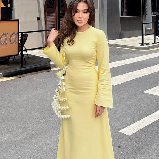 Robe maxi femme avec ceinture ajustable et col élégant Chic und Stil