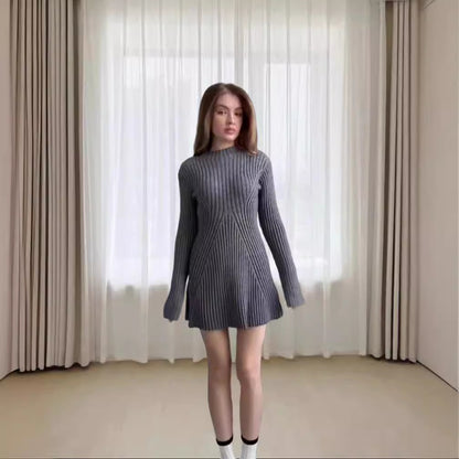 Robe en tricot pour femmes avec un design structuré et une coupe haute Chic und Stil