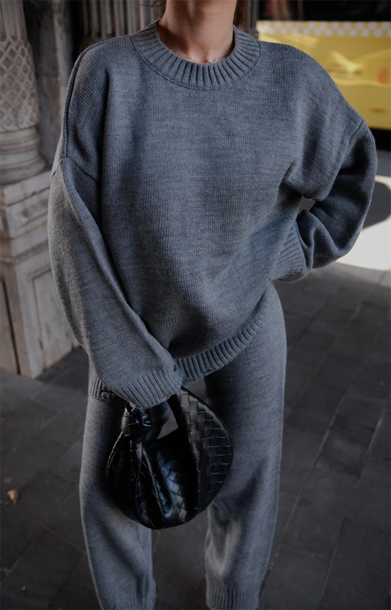 Luxurious knit set for women with oversized sweater and comfortable pants Chic and Style