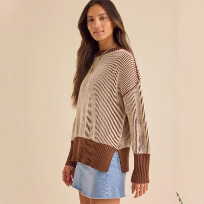 Pull en maille décontracté pour dames avec un motif à côtes moderne et des épaules dénudées Chic und Stil
