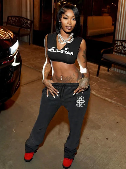 Elegant sports pants for women with decorative logo Chic und Stil