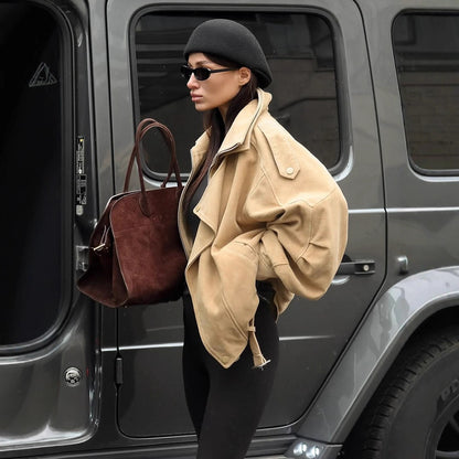 Dame Veste en daim oversize avec coupe asymétrique et détails à la mode Chic und Stil