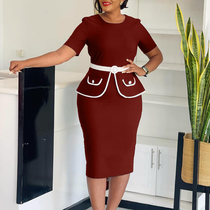 Femme Robe cintrée élégante avec application de poches pétillante et large ceinture Chic und Stil