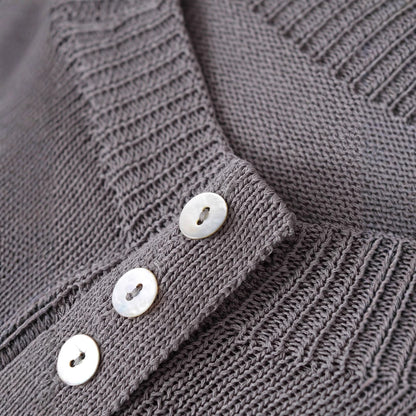 Pull-over en tricot décontracté pour dames avec des détails de boutons et un large col rond Chic und Stil