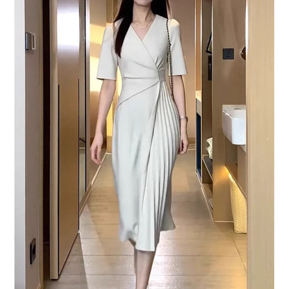 Robe midi élégante pour femme à encolure portefeuille avec détails plissés Chic und Stil