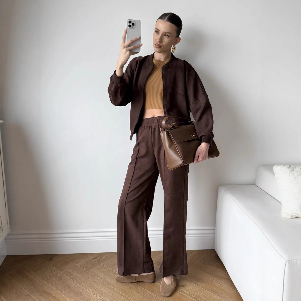 Dames costume de sport urbain avec veste cropped et pantalon large confortable Chic und Stil