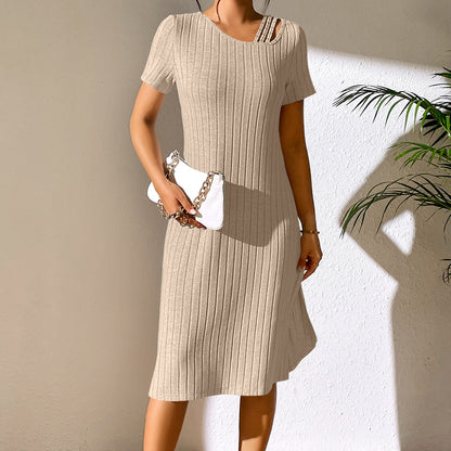 Robe en tricot pour femmes avec décolleté à la mode et matériau élastique Chic und Stil