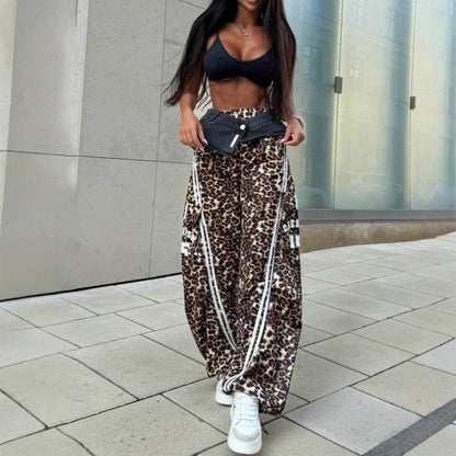 Casual women's pants with leopard print and side stripes Chic and Style