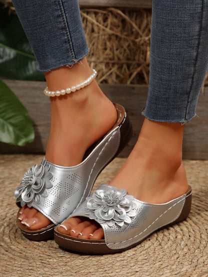 Sandales à brides décoratives fleuries Chic und Stil pour femmes