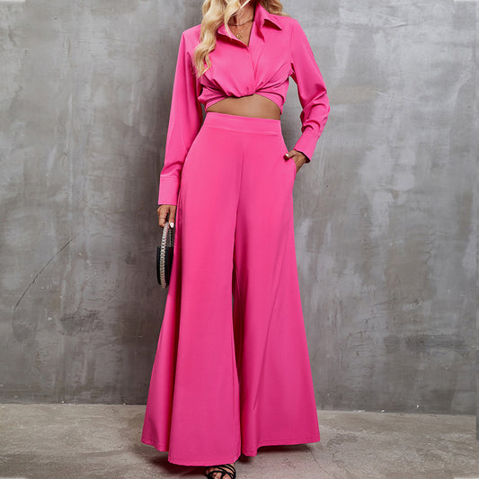 Elegant ensemble for ladies consisting of a crop top and wide pants Chic und Stil