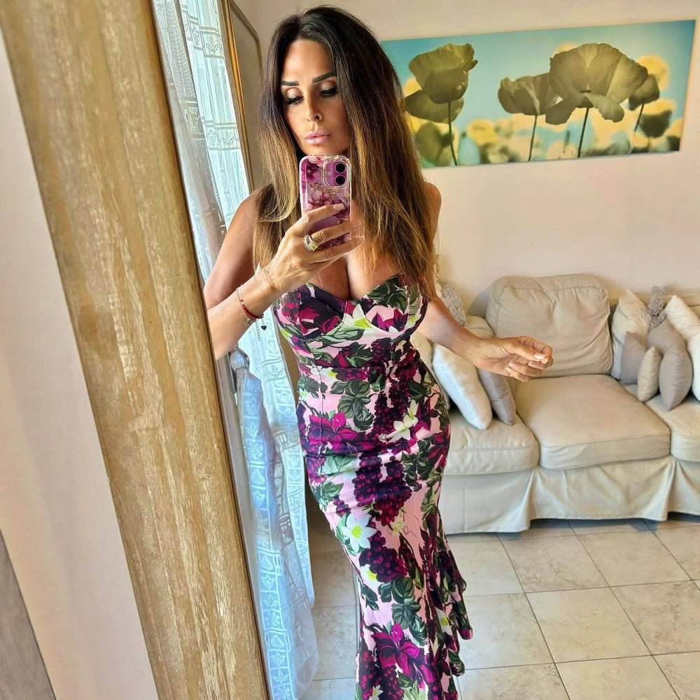 Robe maxi pour femmes au design floral avec un ourlet fluide et un décolleté en V profond Chic und Stil