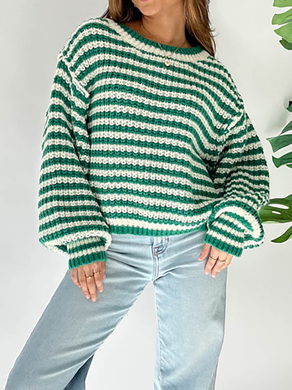 Femmes Pull en tricot court avec des manches évasées et un motif rayé Chic und Stil