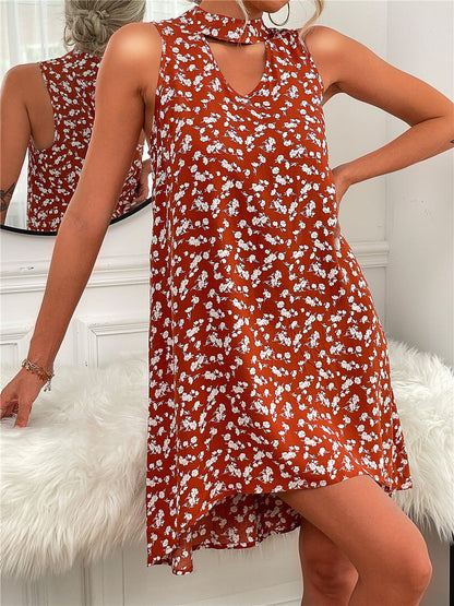 Robe sans manches pour femmes avec une élégante encolure en clef et un motif floral Chic und Stil