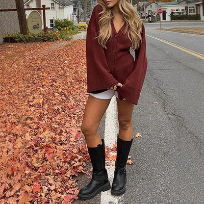 Dames Cardigan et tricot tendance avec des manches larges et une élégante patte de boutonnage Chic und Stil