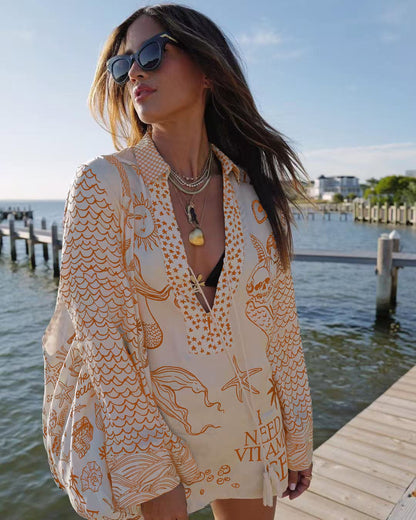 Chemisier de plage décontracté pour femmes avec un imprimé maritime artistique et un élégant décolleté en V Chic und Stil
