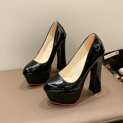 Pompes à plateforme pour femmes avec un look brillant élégant et une plateforme stable Chic und Stil
