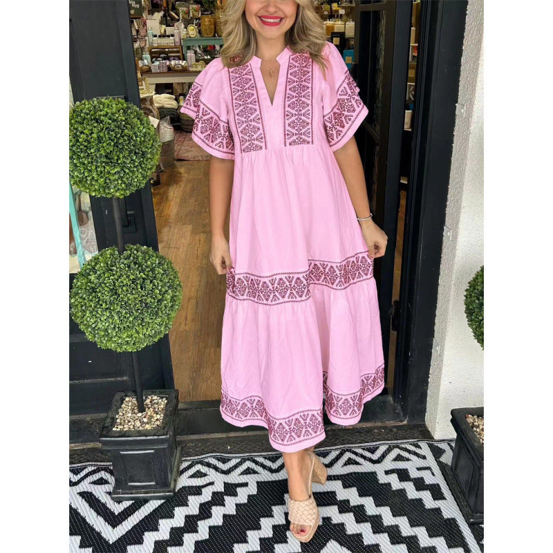 Robe maxi femme avec des détails de broderie raffinés et une coupe évasée Chic und Stil