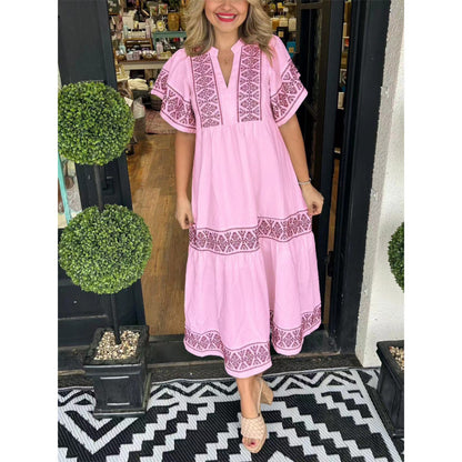 Robe maxi femme avec des détails de broderie raffinés et une coupe évasée Chic und Stil