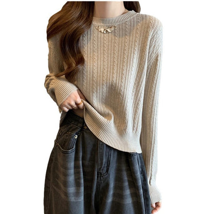 Pull en tricot ample pour femme avec une fine structure à côtes et une élégante décoration de col Chic und Stil