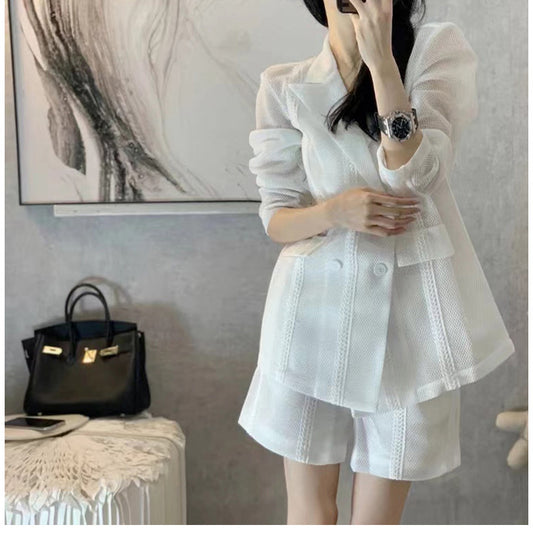 Ensemble de veste à double boutonnage texturé et shorts pour femmes Chic und Stil