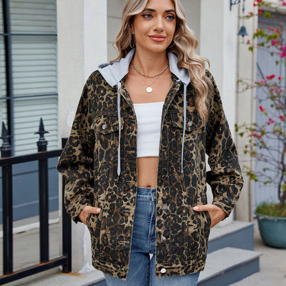 Veste en denim pour femmes au design léopard tendance avec une coupe décontractée Chic und Stil