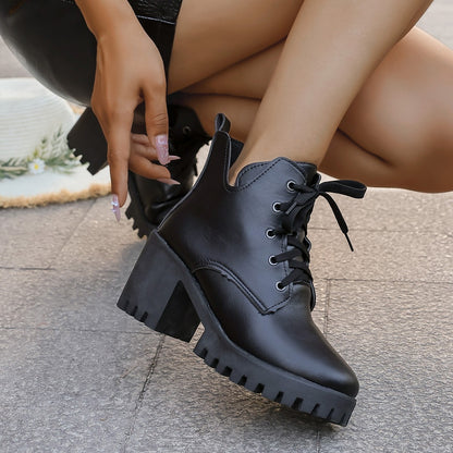 Bottines à lacets pour femmes avec un robuste talon bloc et une semelle antidérapante Chic und Stil