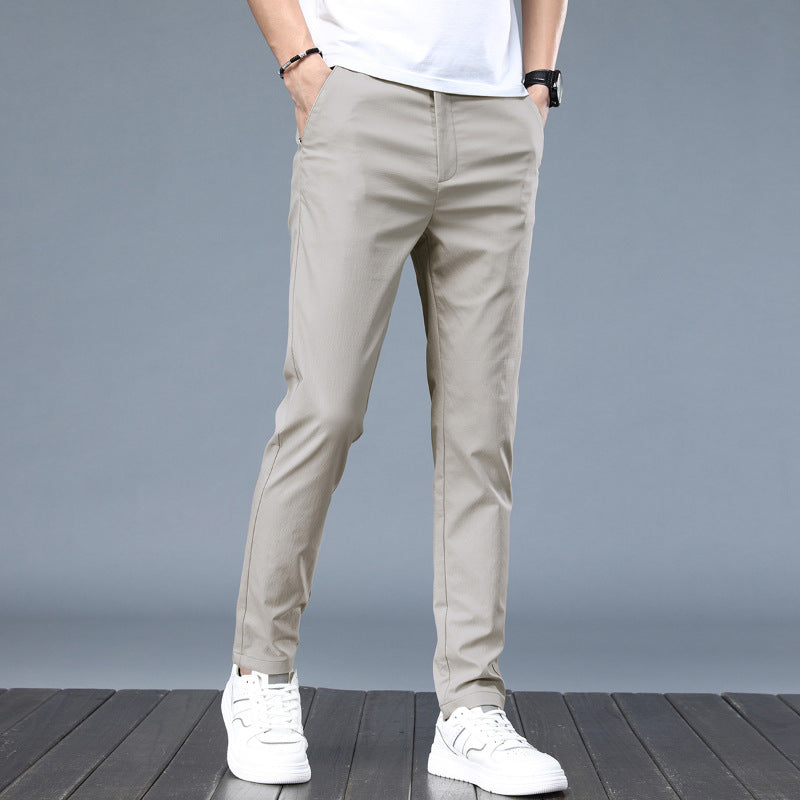 Elegant casual pants for men with a comfortable fit and practical pockets Chic and Style