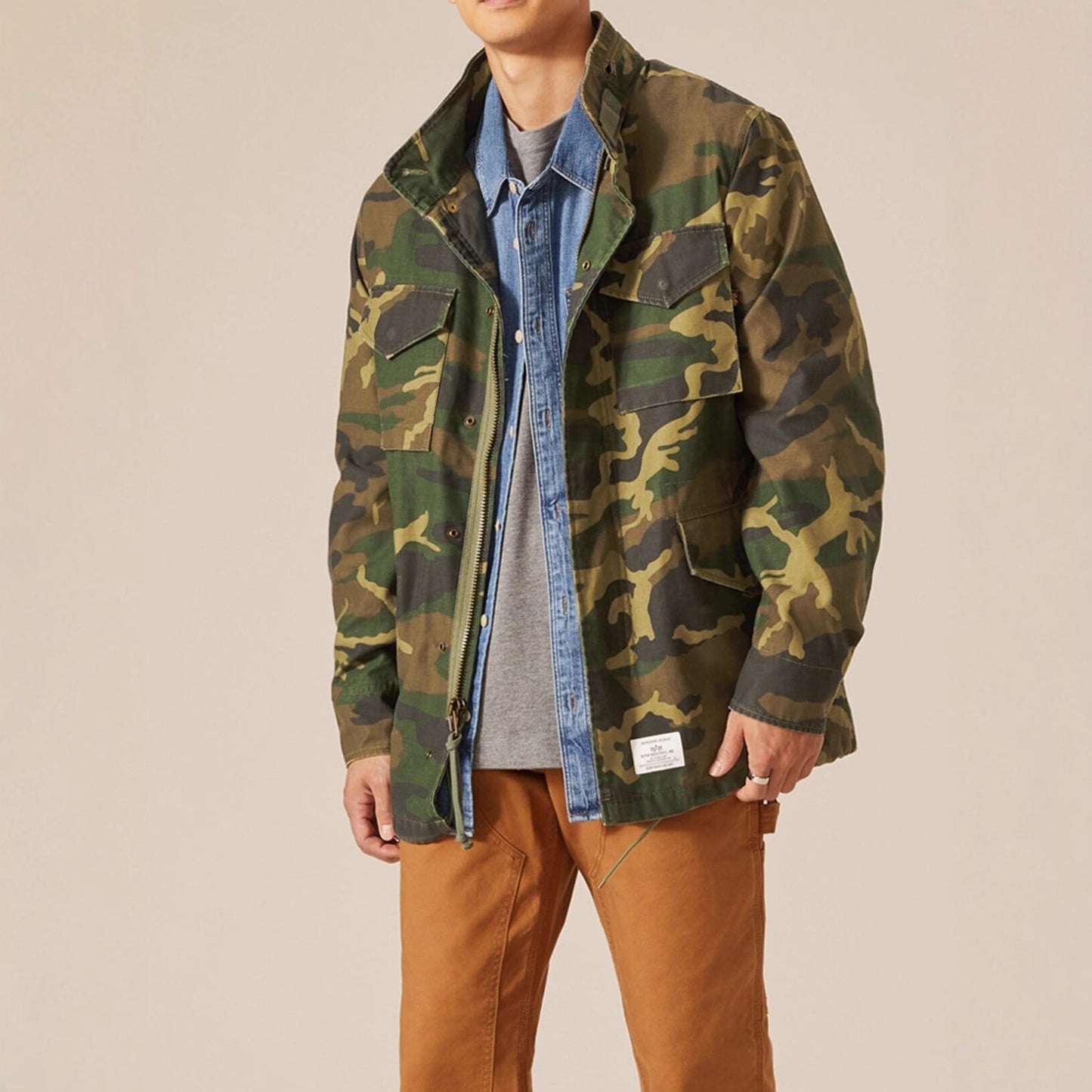 Functional outdoor jacket for men with practical pockets Chic and Style