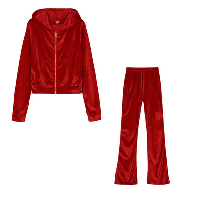 Women's sports set in velvet hoodie and loose jogger pants Chic und Stil