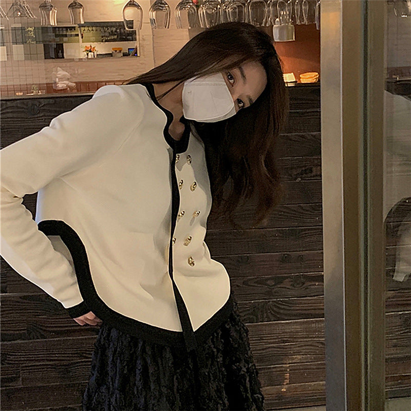 Dames élégante cardigan avec des détails de boutons dorés et des finitions contrastées Chic und Stil