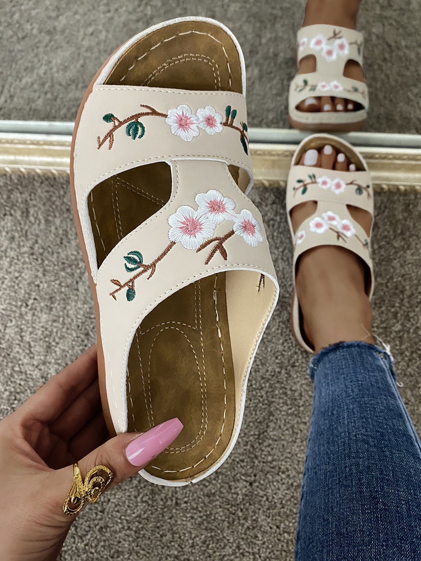 Sandales à brides féminines à broderies florales et semelle intérieure confortable Chic und Stil