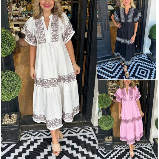 Robe maxi femme avec des détails de broderie raffinés et une coupe évasée Chic und Stil