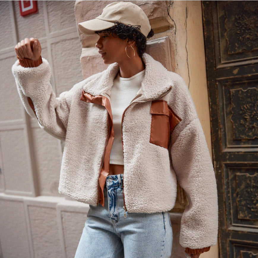 Cozy fleece jacket for ladies with stylish leather details Chic and Style