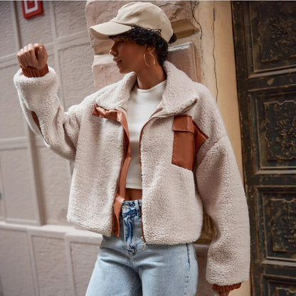 Cozy fleece jacket for ladies with stylish leather details Chic and Style