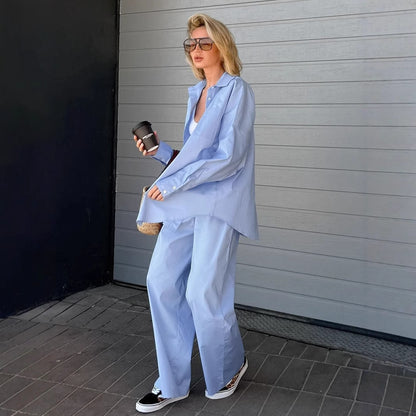 Comfortable women's set consisting of an oversized shirt and wide pants Chic und Stil