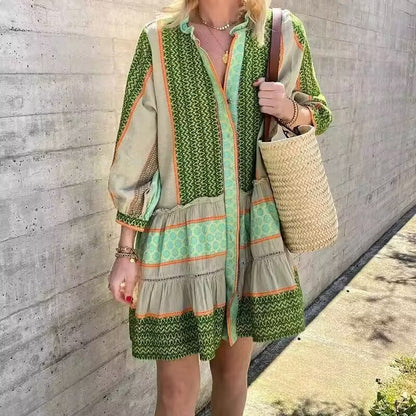 Robe chemise à manches longues pour femmes avec un motif élégant et un ourlet à volants Chic und Stil