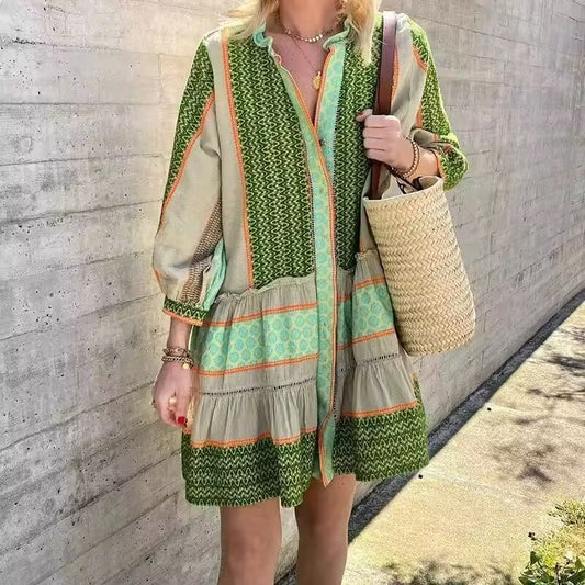 Robe chemise à manches longues pour femmes avec un motif élégant et un ourlet à volants Chic und Stil