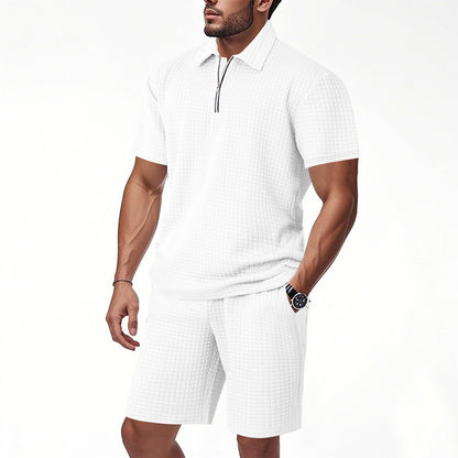 Homme polo à manches courtes moderne avec design contemporain et shorts élastiques Chic und Stil