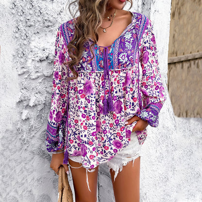 Casual women's blouse with floral design and elegant ruffle details Chic und Stil