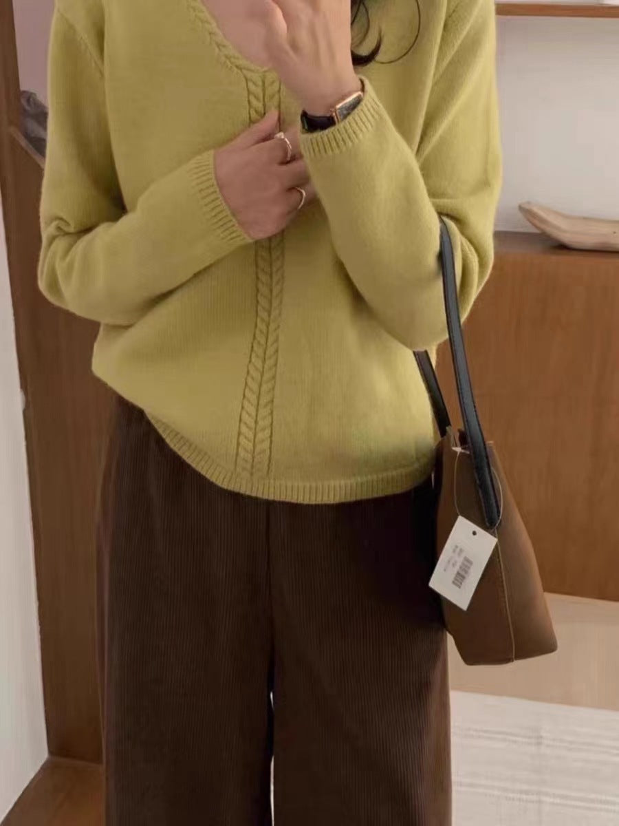 Pull en tricot pour femmes avec décolleté en V et motif torsadé Chic und Stil