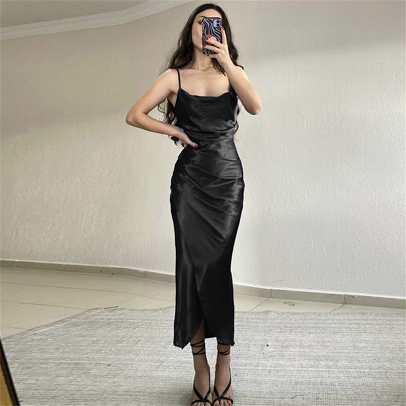 Robe maxi en satin pour dames avec une fente élégante et un décolleté séduisant Chic und Stil