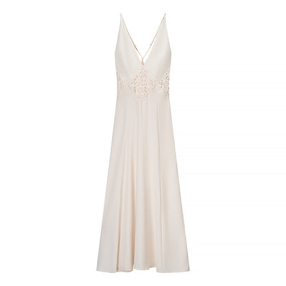 Robe maxi à manches longues pour femmes avec décolleté en V raffiné et ornement en dentelle artistique Chic und Stil