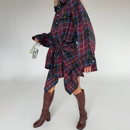 Chemise carrée surdimensionnée pour femmes avec coupe drapée et détails à pression Chic und Stil