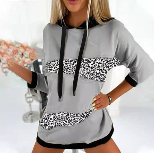 Sweat à capuche pour femmes avec un motif léopard à la mode et une coupe décontractée Chic und Stil