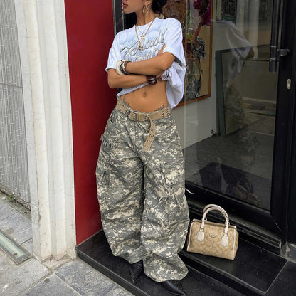 Women Wide cargo pants with practical pockets and refined design Chic and Style