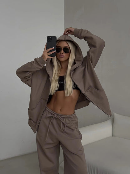 Casual oversized hoodie set for women and wide jogger pants.
