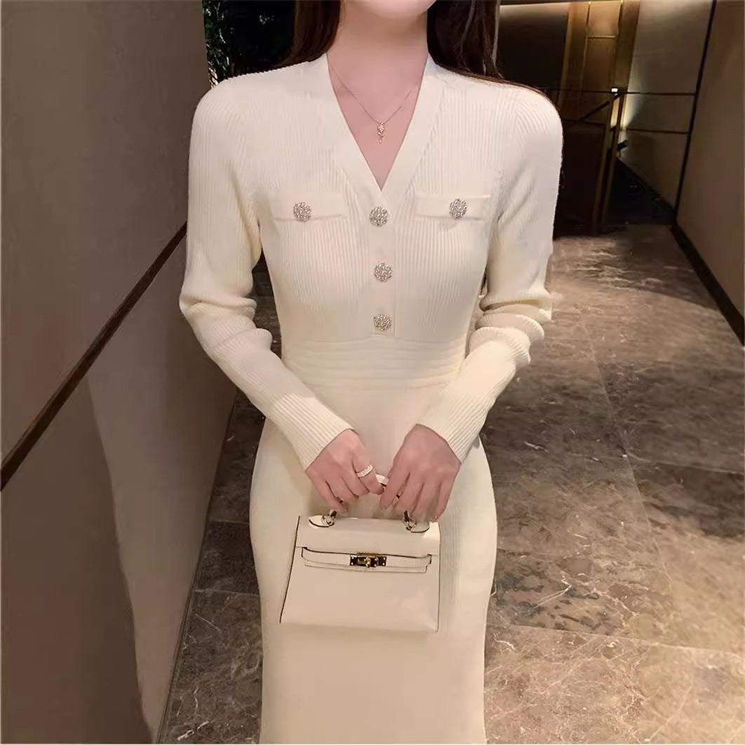 Robe maxi élégante pour femmes avec décolleté en V et détails de boutons Chic und Stil